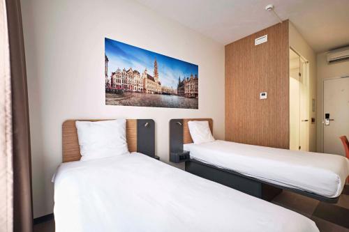 Habitación Doble - 2 camas del hotel Easyhotel Brussels City Centre. Foto 3