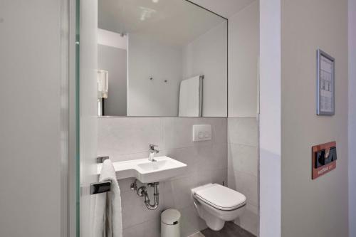 Habitación Doble Estándar del hotel Easyhotel Brussels City Centre. Foto 3
