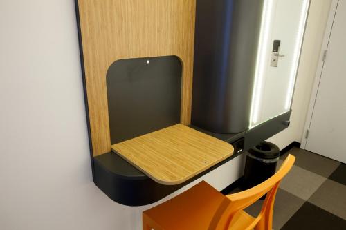Habitación Doble Estándar del hotel Easyhotel Brussels City Centre. Foto 6