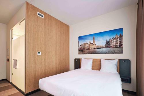 Habitación Doble Superior del hotel Easyhotel Brussels City Centre. Foto 2