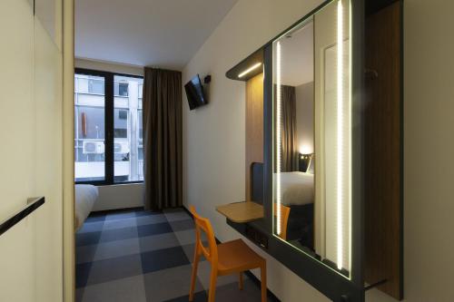 Habitación Doble Superior del hotel Easyhotel Brussels City Centre. Foto 3