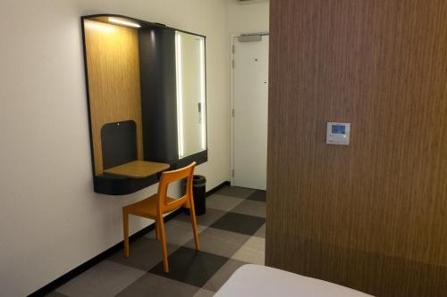 Habitación Doble Superior del hotel Easyhotel Brussels City Centre. Foto 6