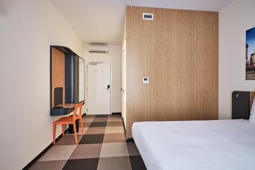Habitación Doble Superior del hotel Easyhotel Brussels City Centre. Foto 11