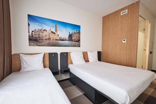 Habitación triple familiar del hotel Easyhotel Brussels City Centre. Foto 2