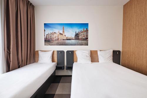 Habitación triple familiar del hotel Easyhotel Brussels City Centre. Foto 7