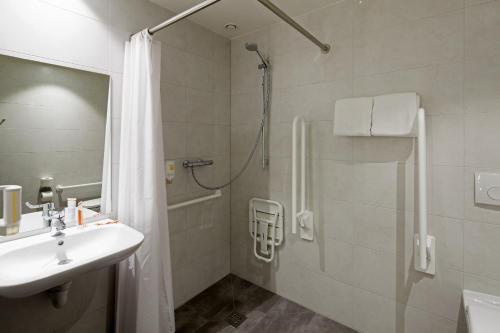 Habitación Superior - Adaptada para personas de movilidad reducida del hotel Easyhotel Brussels City Centre. Foto 4