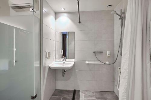 Habitación Superior - Adaptada para personas de movilidad reducida del hotel Easyhotel Brussels City Centre. Foto 6