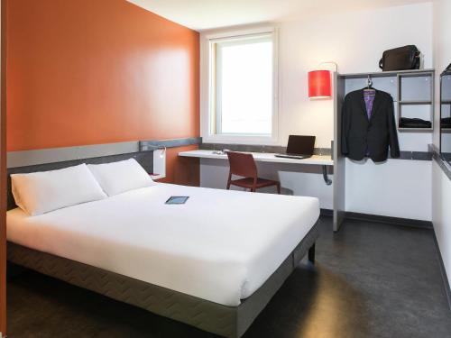 Habitación Doble Estándar del hotel Ibis Budget Aéroport Lyon Saint Exupéry. Foto 1