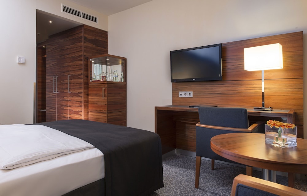 Habitación clásica doble del hotel Maritim München. Foto 3