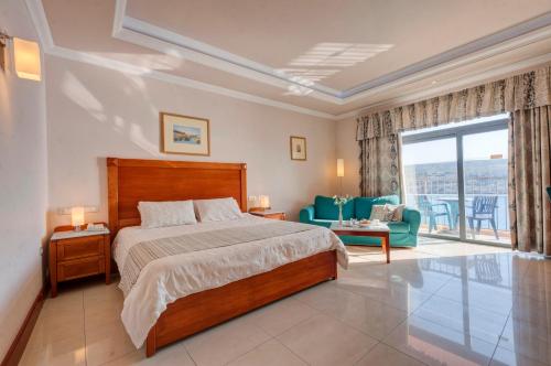 Suite Junior con vistas al mar del hotel Paradise Bay Resort. Foto 5