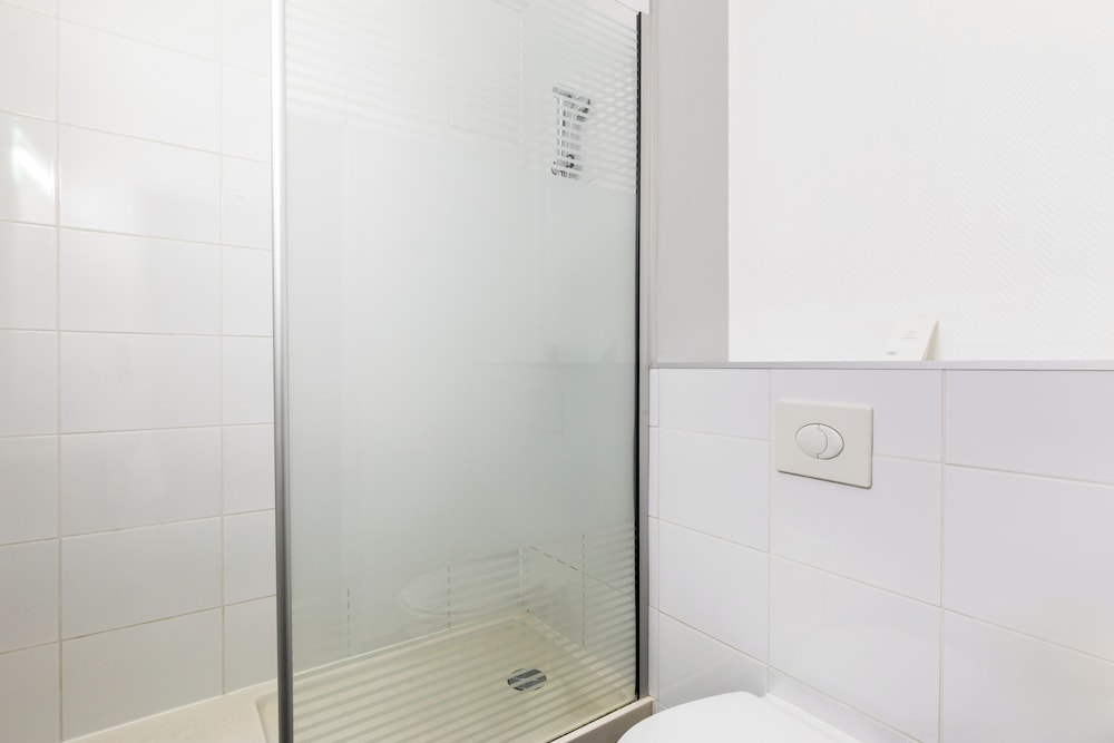 Habitacion Standard con 1 cama doble del hotel Ibis Budget Marne La Vallée. Foto 9