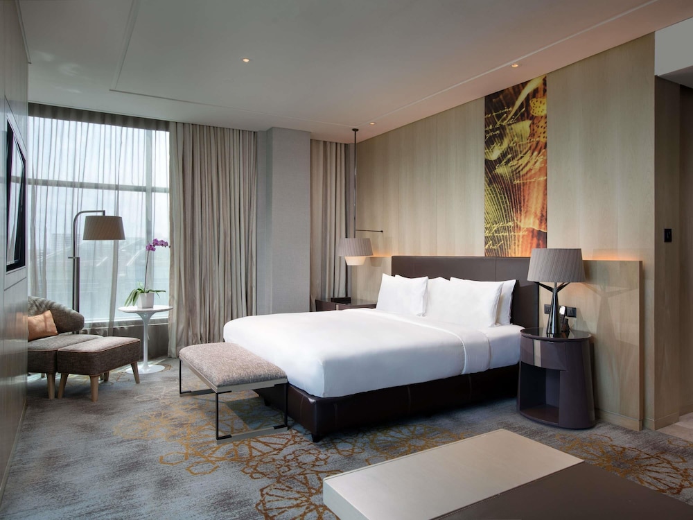 SUITE JUNIOR, 1 Cama King Size del hotel Sofitel Kuala Lumpur Damansara. Foto 2