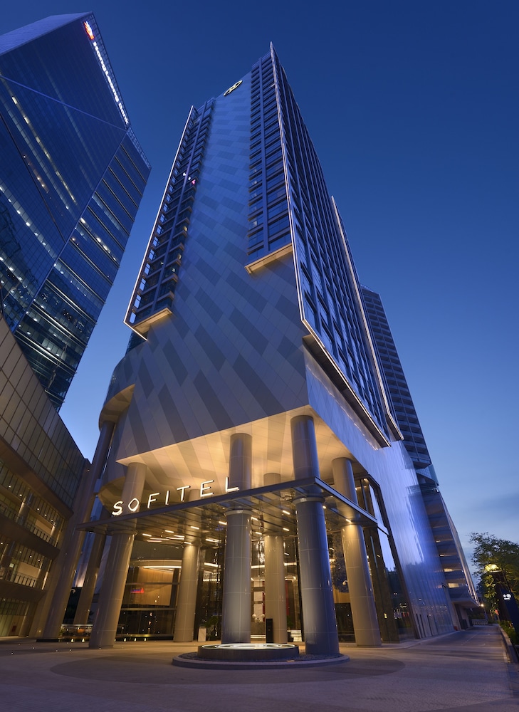 SUITE JUNIOR, 1 Cama King Size del hotel Sofitel Kuala Lumpur Damansara. Foto 3