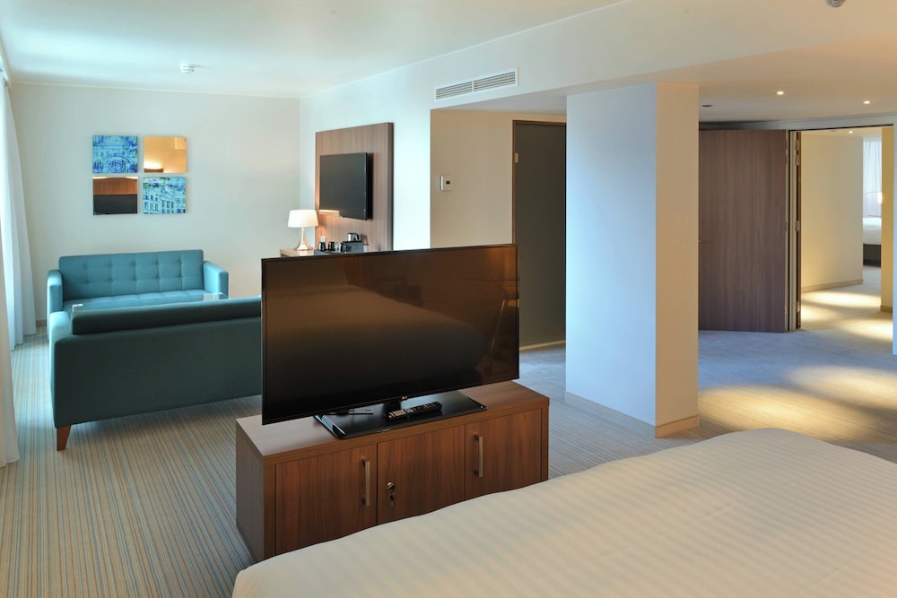 Habitación ejecutiva, 1 cama de matrimonio grande del hotel Courtyard By Marriott Brussels Eu. Foto 3