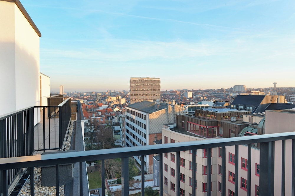 Habitación ejecutiva, 1 cama de matrimonio grande del hotel Courtyard By Marriott Brussels Eu. Foto 5