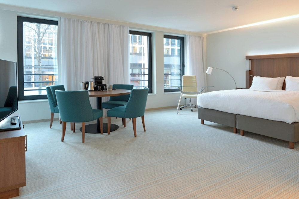 Habitación superior, 1 cama de matrimonio grande del hotel Courtyard By Marriott Brussels Eu