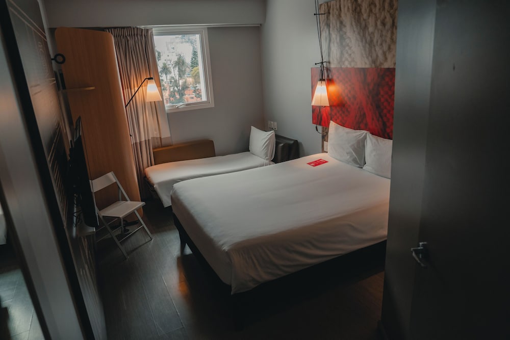 Habitación con 1 cama doble del hotel Ibis Lima Reducto Miraflores. Foto 13