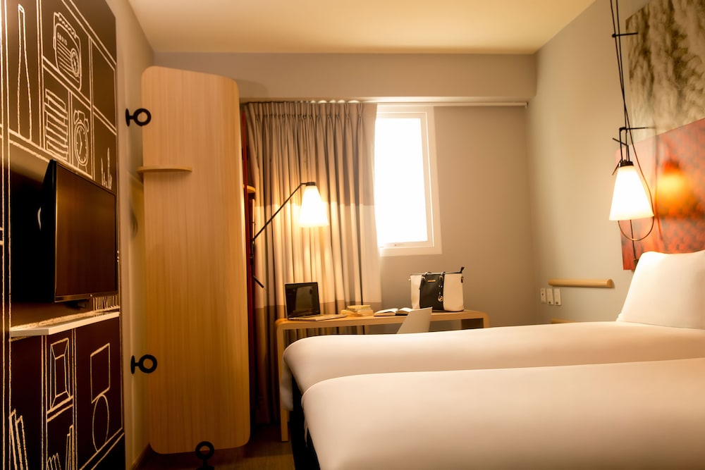 Habitación con 2 camas individuales del hotel Ibis Lima Reducto Miraflores. Foto 9