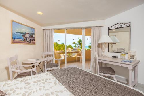 Habitación Estándar con vistas parciales al mar - 1 cama extragrande del hotel Posada Real