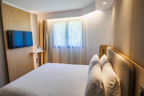 Habitación Estándar con cama grande - Desayuno gratuito del hotel Holiday Inn Express Logroño Rioja. Foto 4