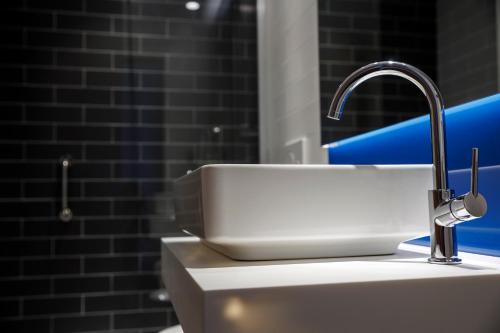 Habitación Estándar con cama grande - Desayuno gratuito del hotel Holiday Inn Express Logroño Rioja. Foto 6