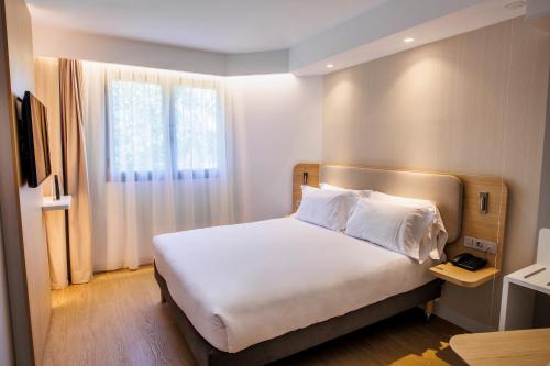 Habitación Queen Estándar adaptada para personas con movilidad reducida con desayuno gratuito del hotel Holiday Inn Express Logroño Rioja