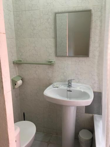 Habitación Individual del hotel Santa Bárbara. Foto 3