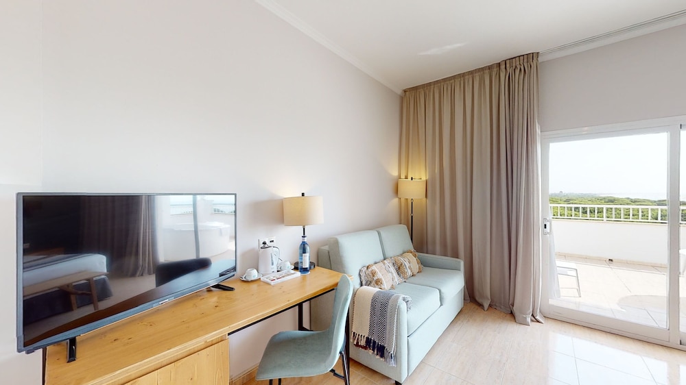 Deluxe Hydro Superior Room Sea View del hotel Garden Playanatural Hotel & Spa -Only Adults. Foto 1