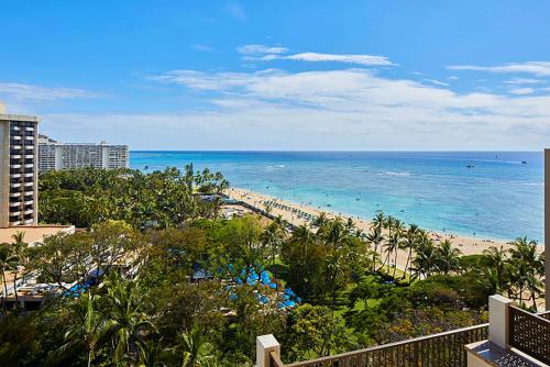 Suite Diamond Head Tower de 1 dormitorio con vistas al mar del hotel Hilton Hawaiian Village Waikiki Beach Resort. Foto 2