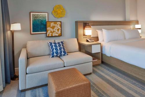 Habitación Rainbow Tower con vistas a la laguna - 1 cama extragrande del hotel Hilton Hawaiian Village Waikiki Beach Resort. Foto 4