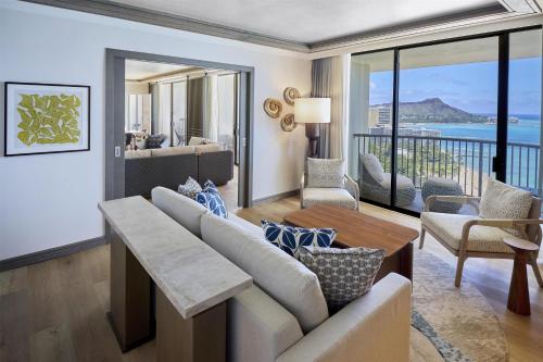 Salón Presidencial con vistas al mar del hotel Hilton Hawaiian Village Waikiki Beach Resort. Foto 4