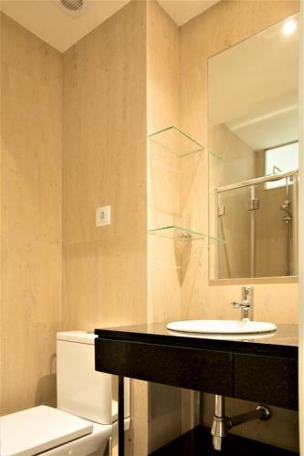 Habitación doble con baño privado del hotel Funway Academic Resort. Foto 3