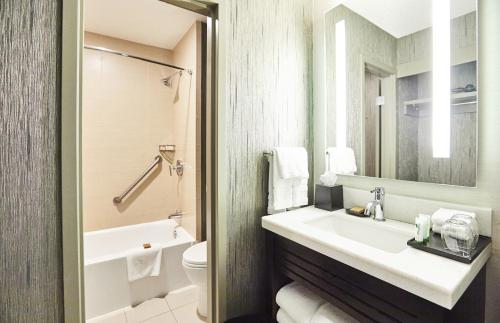 Habitación Doble Superior con 2 camas grandes del hotel Riu Plaza Fisherman´s Wharf. Foto 3