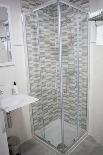 Habitación Individual con baño del hotel Goyesco Plaza. Foto 2