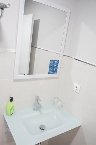 Habitación doble con baño privado del hotel Goyesco Plaza. Foto 2