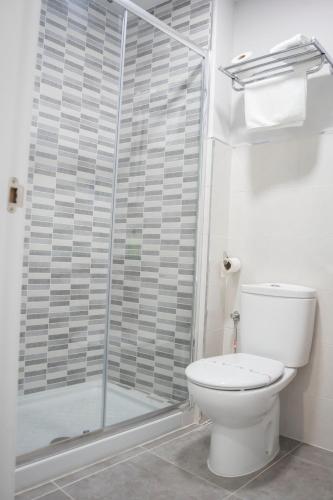 Habitación doble con baño privado del hotel Goyesco Plaza. Foto 10