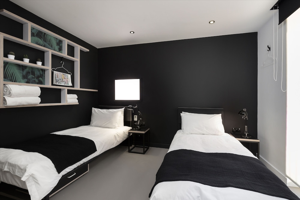 Habitación con 2 camas individuales del hotel Kip. Foto 2