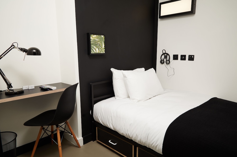 Habitación individual, baño compartido del hotel Kip