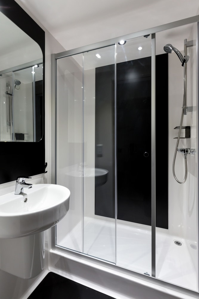 Habitación individual, baño compartido del hotel Kip. Foto 1