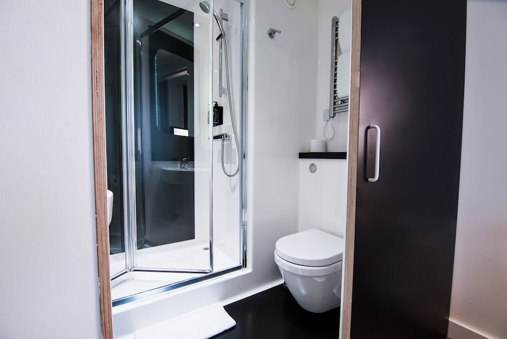 Habitación individual, baño compartido del hotel Kip. Foto 4