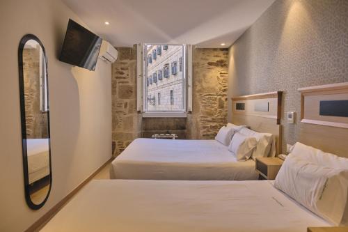 Habitación Doble con Cama supletoria del hotel Praza Quintana. Foto 3