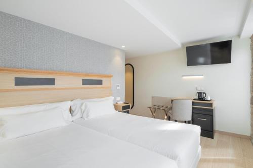Habitación Doble Deluxe del hotel Praza Quintana. Foto 2