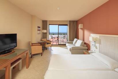 Habitación familiar 2 camas del hotel Fuerte El Rompido. Foto 2