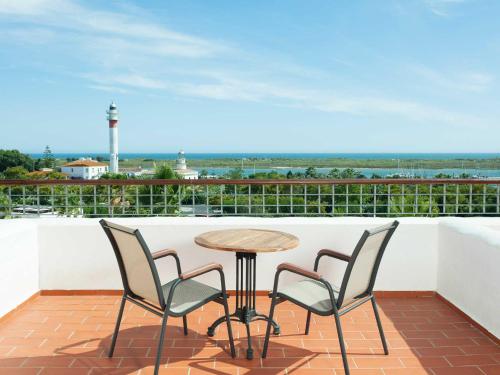 Habitación Familiar Doble con vistas al mar del hotel Fuerte El Rompido. Foto 7