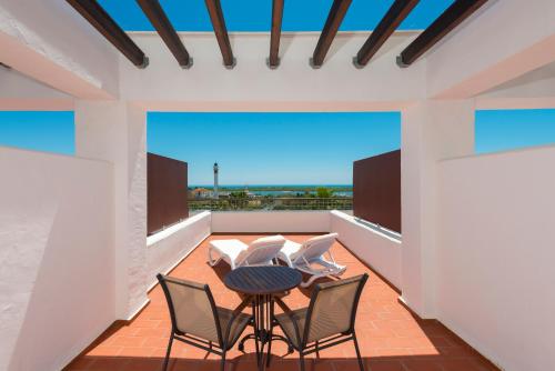 Habitación Familiar Doble Exclusiva con vistas al mar del hotel Fuerte El Rompido. Foto 3