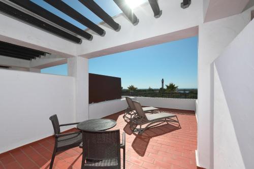 Habitación Familiar Doble Exclusiva con vistas al mar del hotel Fuerte El Rompido. Foto 7
