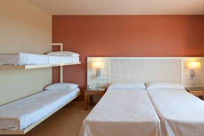 Habitación familiar Cama Litera del hotel Fuerte El Rompido. Foto 2