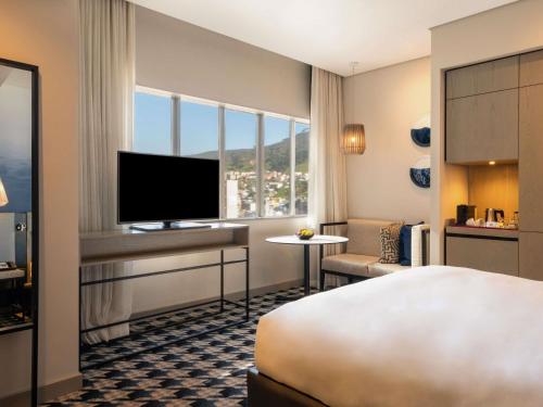 Habitación Clásica con cama extragrande del hotel Pullman Cape Town City Centre. Foto 3