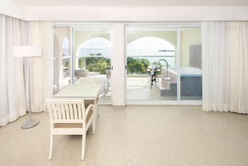 Suite Junior con vistas al mar del hotel Occidental Costa Cancún All Inclusive. Foto 1