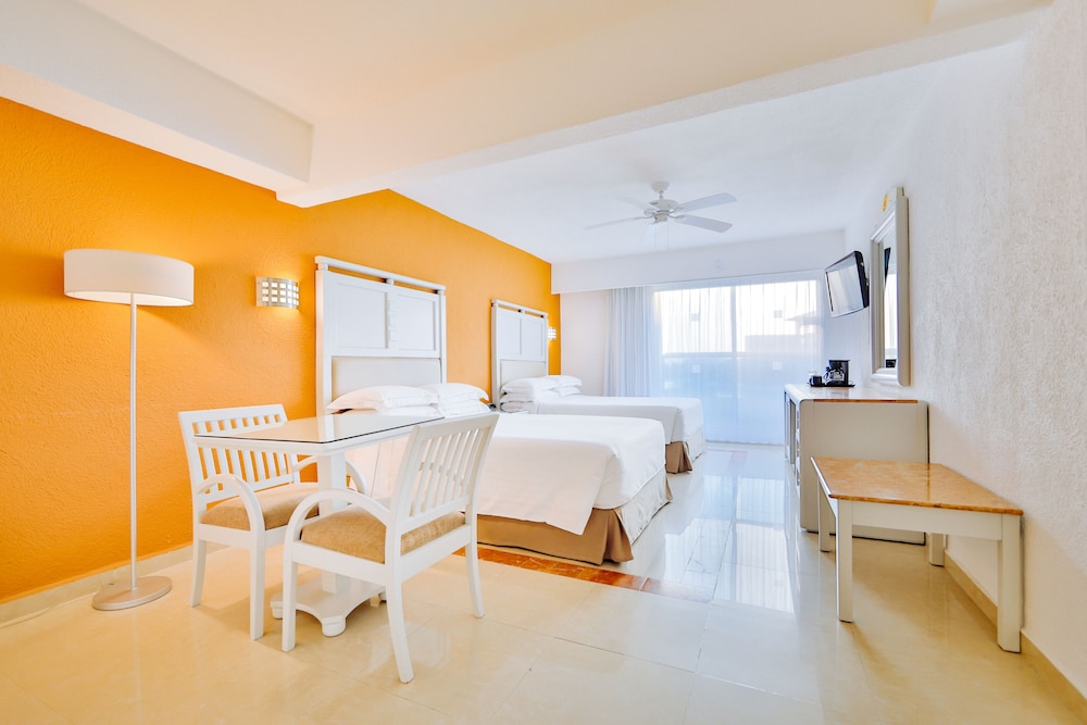 Habitación (2x2 interconnecting rooms) del hotel Occidental Costa Cancún All Inclusive. Foto 4